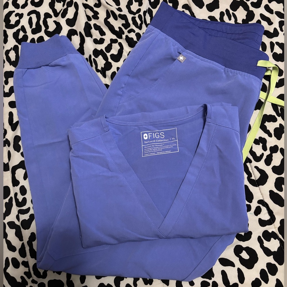Figs scrubs set